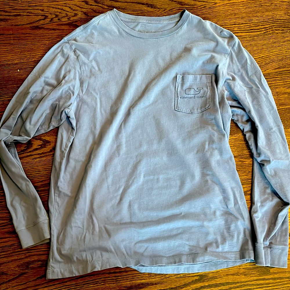 Vineyard vines long sleeve men's shirt. Size M